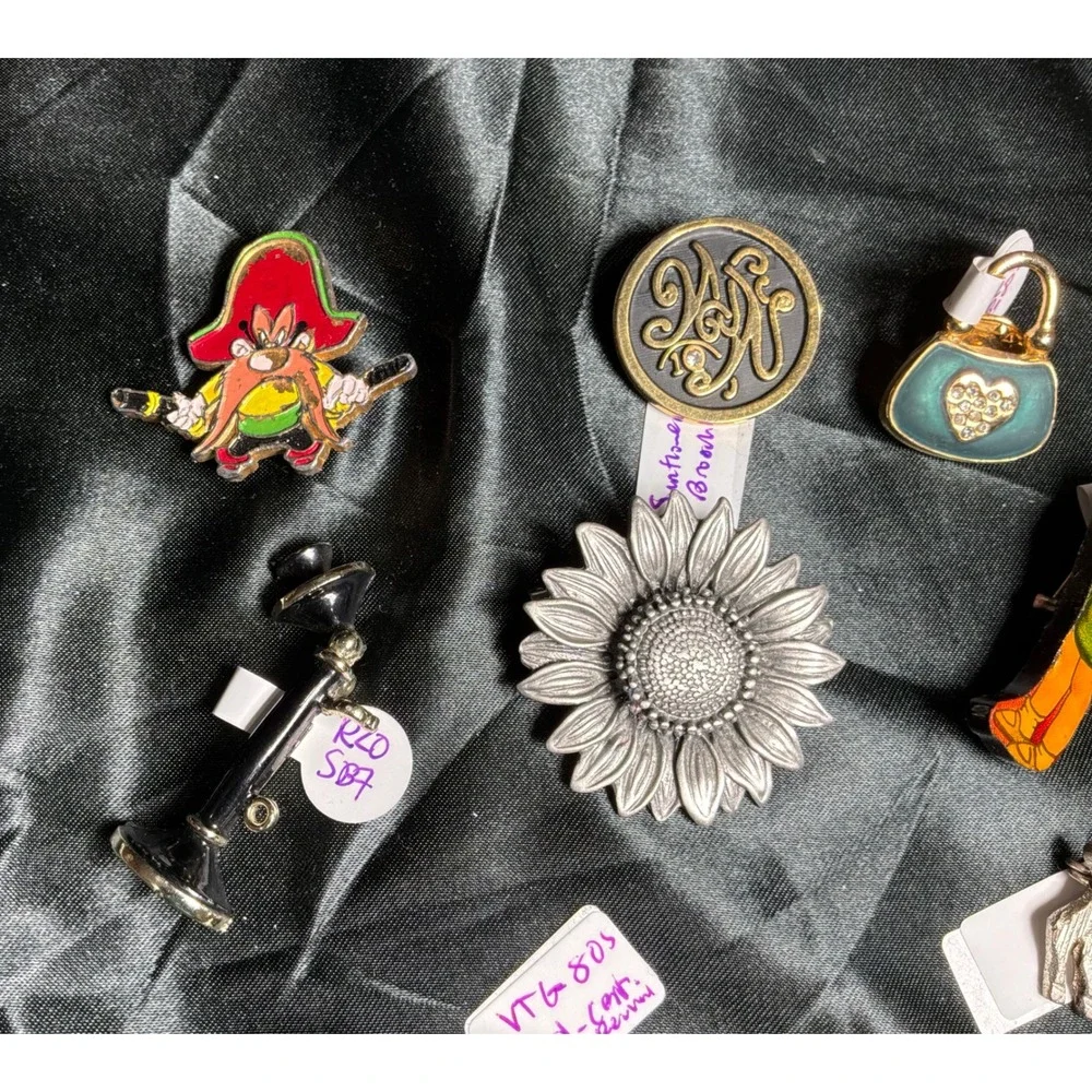 Vintage Estate Brooch Pin Lot of 8 Warner Bros Yosemite Sam Rhinestone Reseller